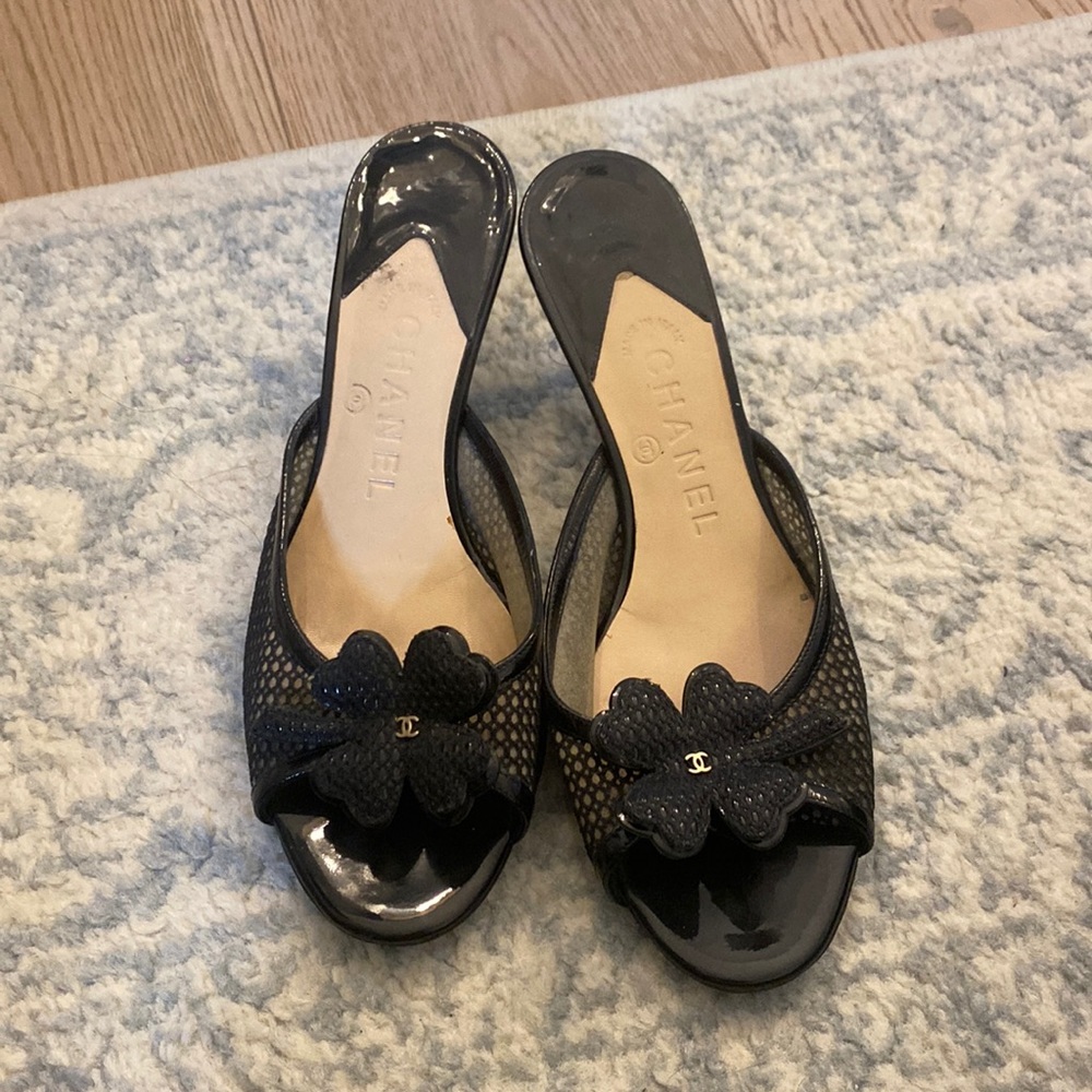 Chanel clover kitten heels